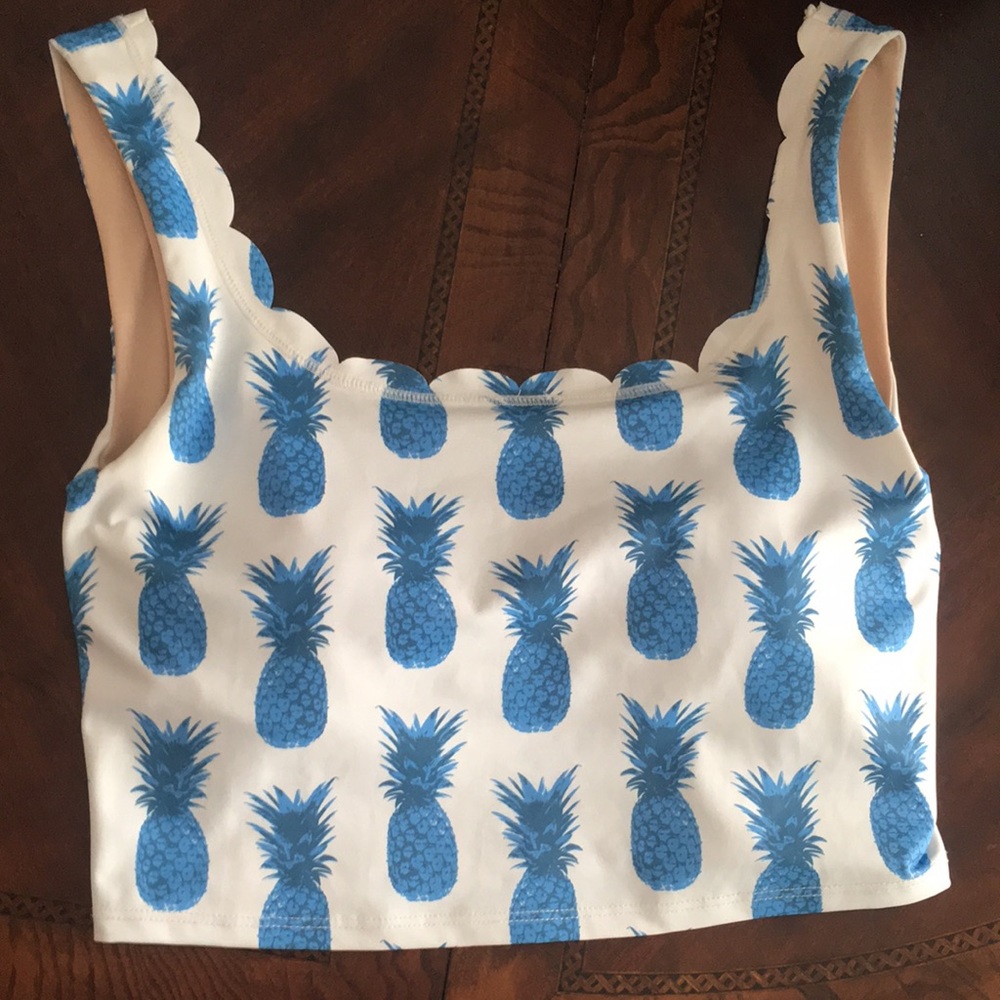 Nwot blue pineapple scallop M